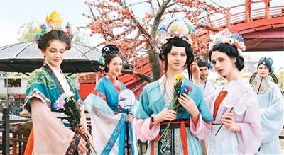 忠泰策略 海外游客畅玩中国本土主题公园