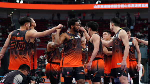 涵星配资 19点13分！山东男篮最新决定，克里斯被弃，杨鸣张庆鹏或渔翁得利